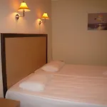 Avra شقة فندقية 2*