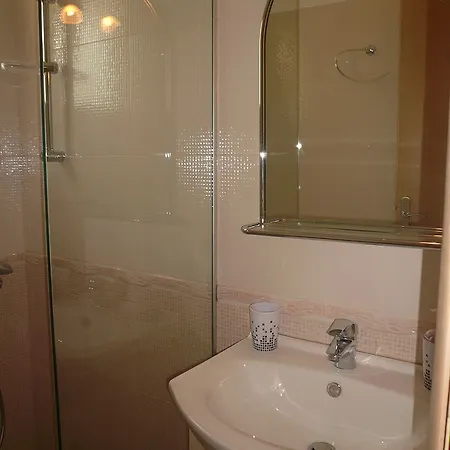 Aparthotel Avra 2*