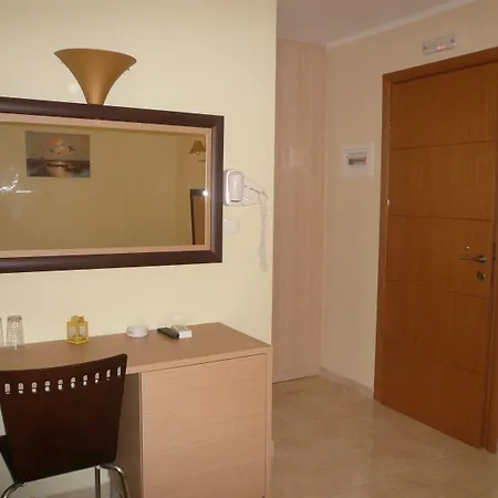 Hotel de apartamente Avra 2*