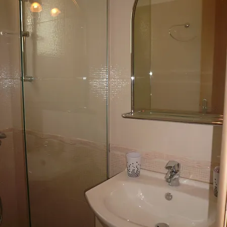 Hotel de apartamente Avra 2*