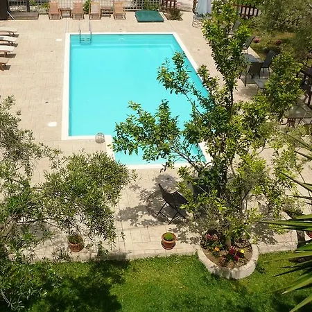 Hotel de apartamente Avra 2*